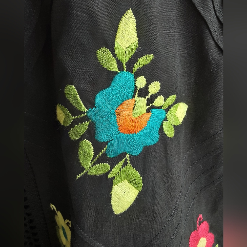 Nanette Lepore Black Floral Embroidered V-Neck Dress Sz 12 - Picture 4 of 12